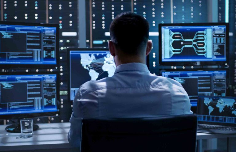 CEH Etik Hacking Kursu, siber güvenlik, etik hacking, ağ güvenliği, sızma testleri, siber tehditler, sertifikalı hacker, güvenlik açıkları, siber güvenlik uzmanı, ağ güvenliği eğitimi.